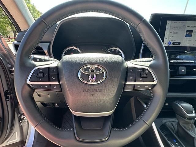 used 2024 Toyota Highlander car, priced at $37,400