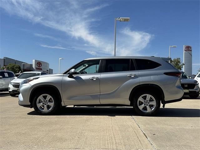 used 2024 Toyota Highlander car, priced at $37,400