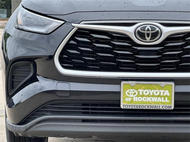 used 2021 Toyota Highlander car, priced at $28,750