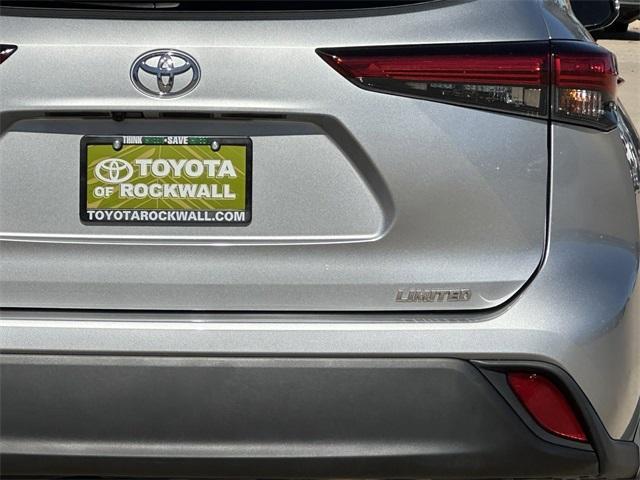 used 2021 Toyota Highlander car, priced at $29,500