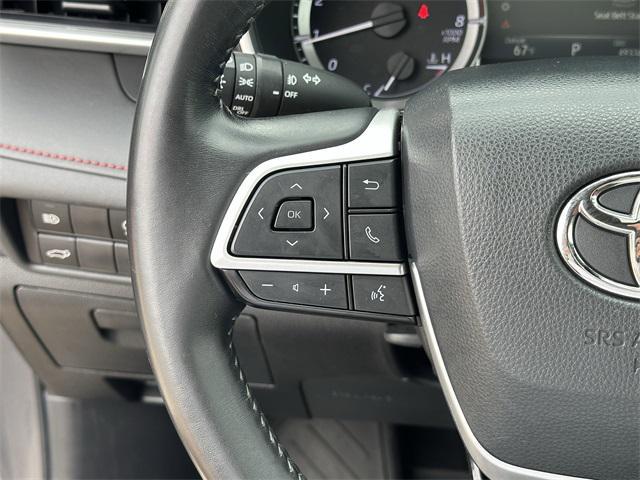 used 2023 Toyota Highlander car, priced at $39,400