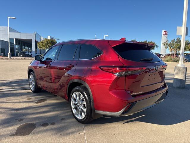 used 2020 Toyota Highlander car, priced at $32,572