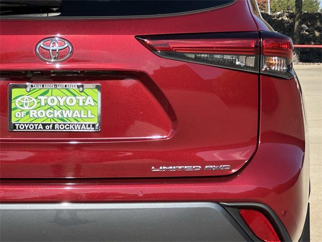 used 2020 Toyota Highlander car, priced at $32,200
