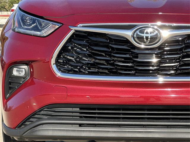 used 2020 Toyota Highlander car, priced at $32,200