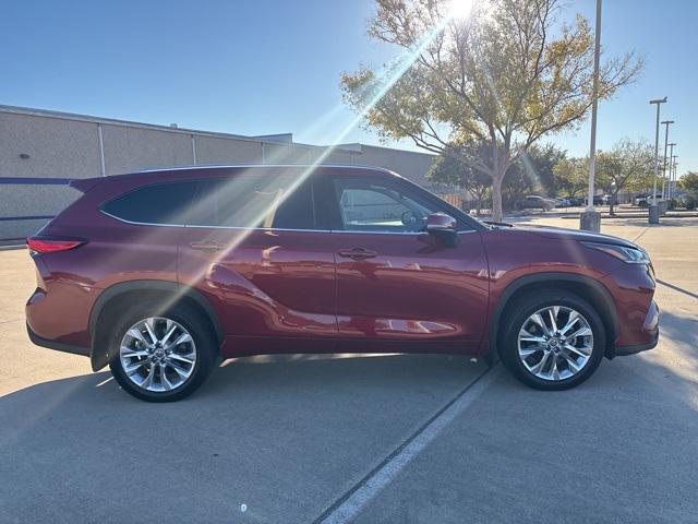 used 2020 Toyota Highlander car, priced at $32,572