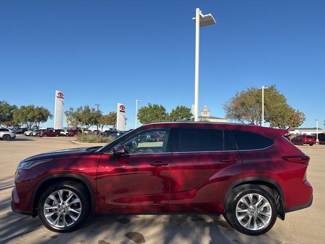 used 2020 Toyota Highlander car, priced at $32,572