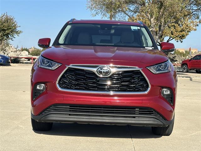 used 2020 Toyota Highlander car, priced at $32,200