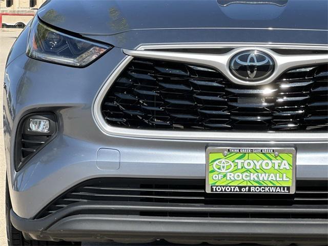 used 2021 Toyota Highlander car, priced at $29,985