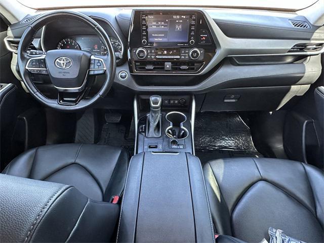 used 2021 Toyota Highlander car, priced at $29,985