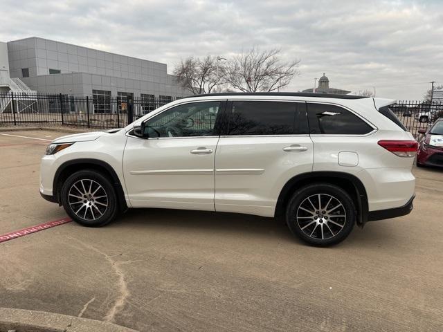 used 2018 Toyota Highlander car, priced at $26,731