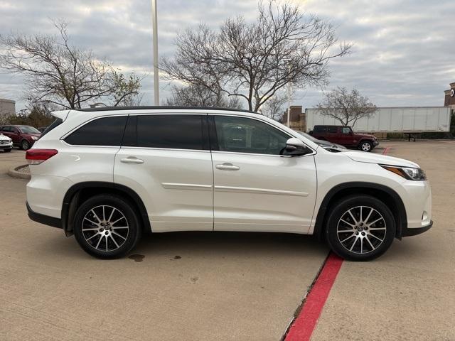 used 2018 Toyota Highlander car, priced at $26,731