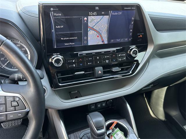 used 2020 Toyota Highlander car, priced at $30,328