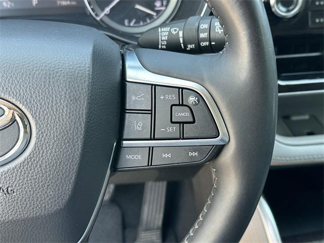 used 2020 Toyota Highlander car, priced at $30,328