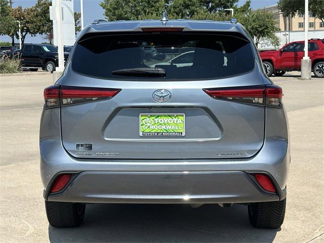 used 2020 Toyota Highlander car, priced at $30,328