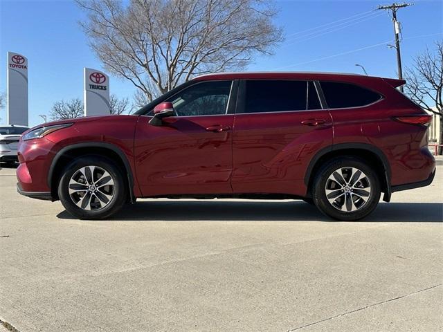 used 2023 Toyota Highlander car, priced at $38,750