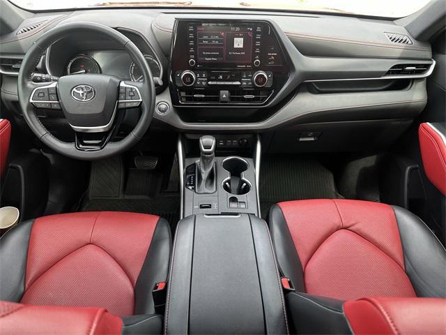 used 2022 Toyota Highlander car, priced at $35,502