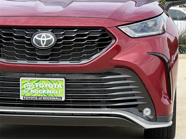 used 2022 Toyota Highlander car, priced at $35,502
