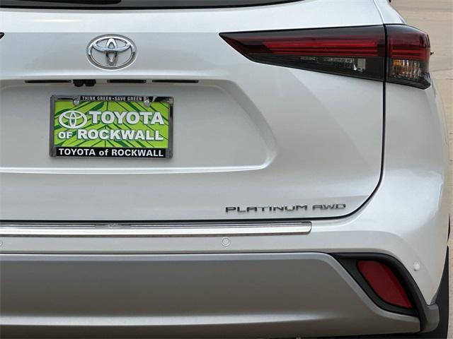 new 2025 Toyota Highlander car, priced at $57,363