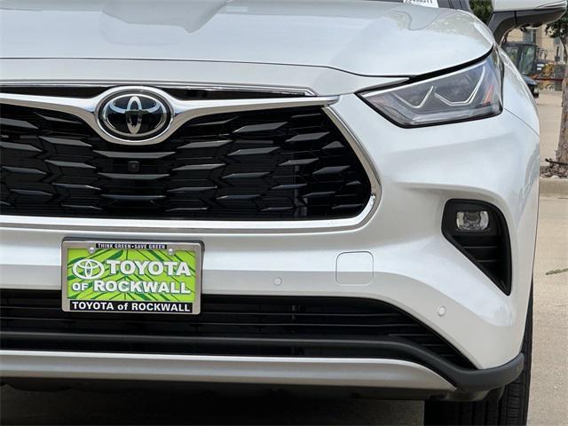new 2025 Toyota Highlander car, priced at $57,363