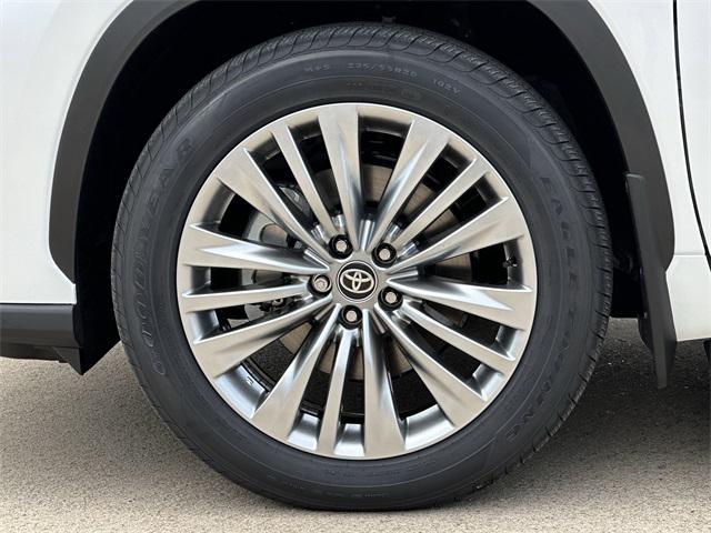 new 2025 Toyota Highlander car, priced at $57,363