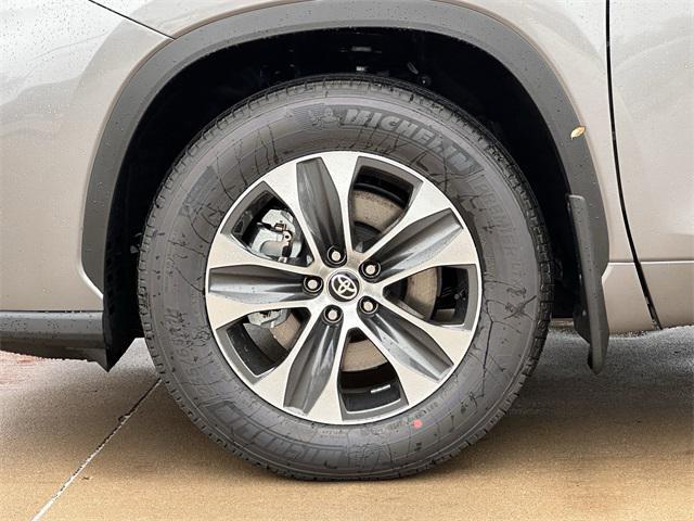 new 2026 Toyota Highlander car, priced at $47,340