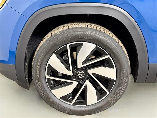 new 2025 Volkswagen Atlas car, priced at $48,072