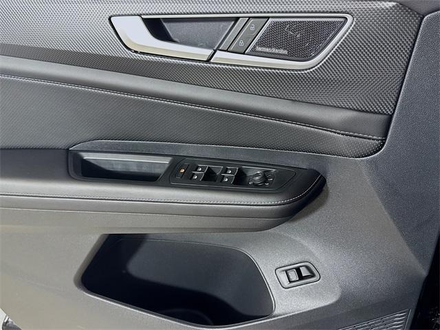 new 2026 Volkswagen Atlas Cross Sport car, priced at $53,969