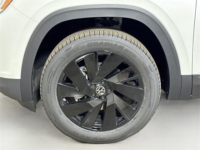 new 2026 Volkswagen Atlas car, priced at $46,370