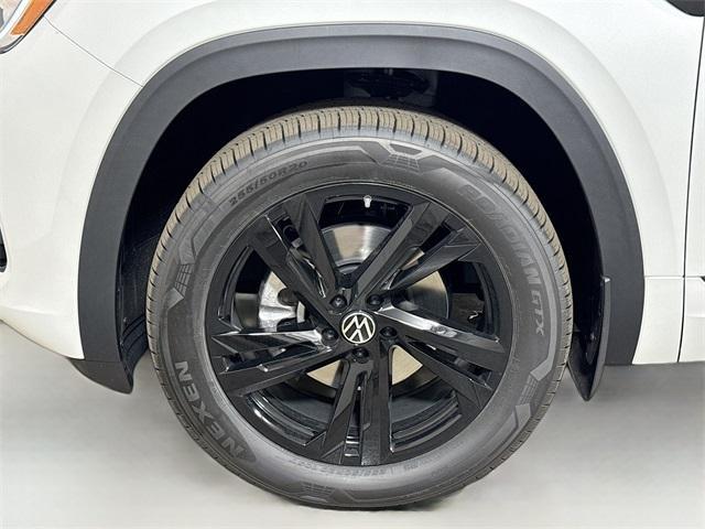 new 2026 Volkswagen Atlas Cross Sport car, priced at $52,096