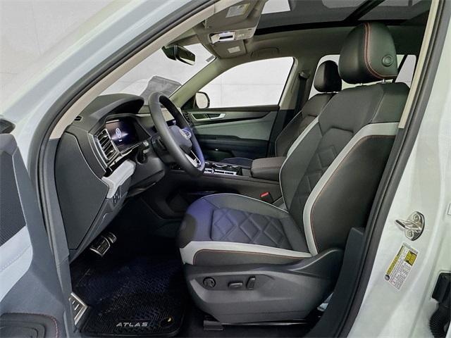 new 2025 Volkswagen Atlas car, priced at $47,076