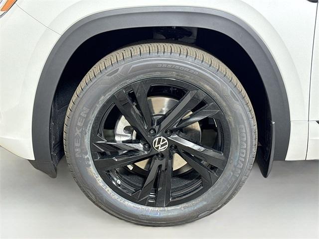 new 2026 Volkswagen Atlas Cross Sport car, priced at $51,446