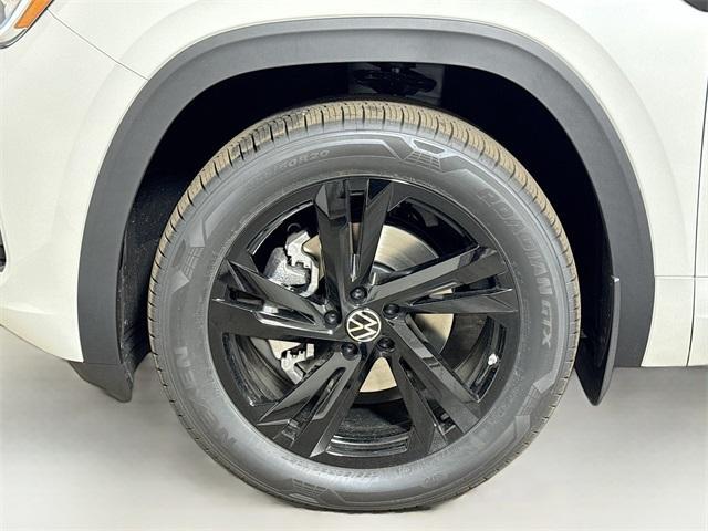 new 2026 Volkswagen Atlas Cross Sport car, priced at $51,596