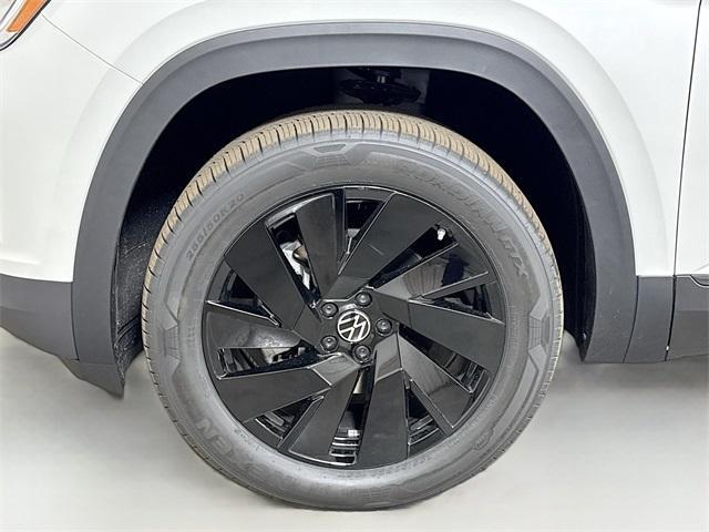 new 2026 Volkswagen Atlas car, priced at $46,220