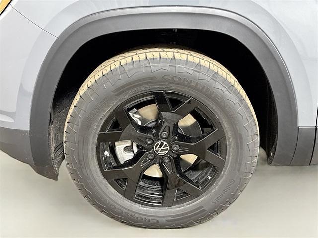 new 2025 Volkswagen Atlas car, priced at $47,749