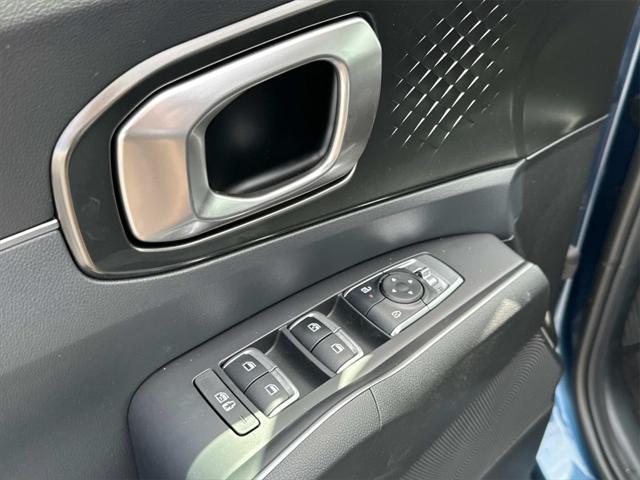 new 2025 Kia Sorento Hybrid car, priced at $36,861