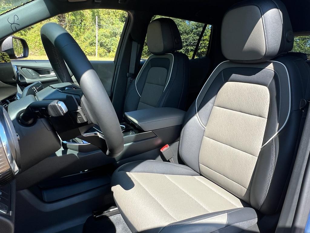 new 2026 Chevrolet Equinox car, priced at $34,025