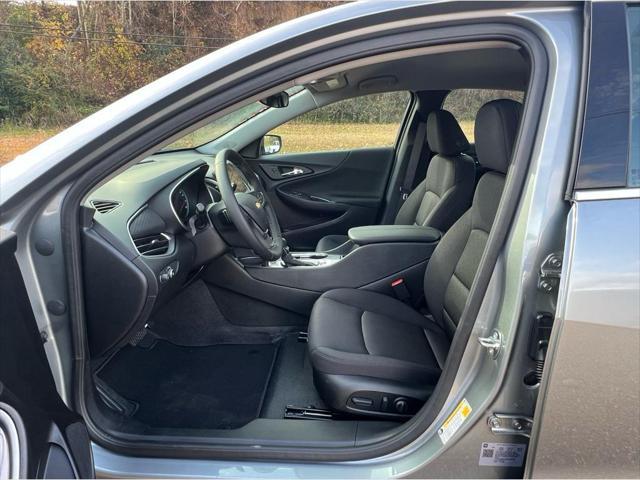 new 2025 Chevrolet Malibu car, priced at $30,189