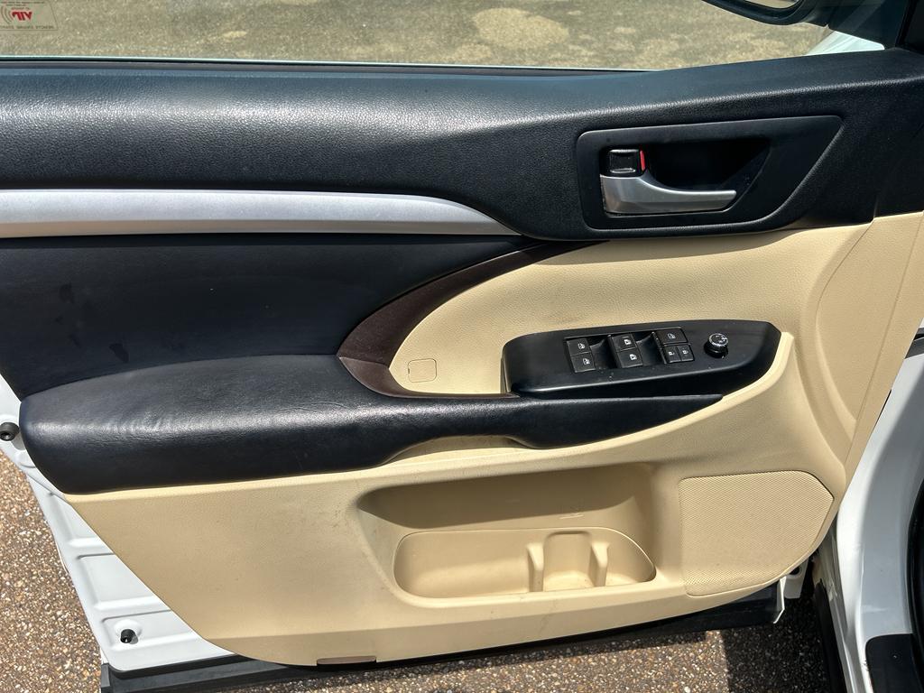 used 2018 Toyota Highlander car, priced at $18,495