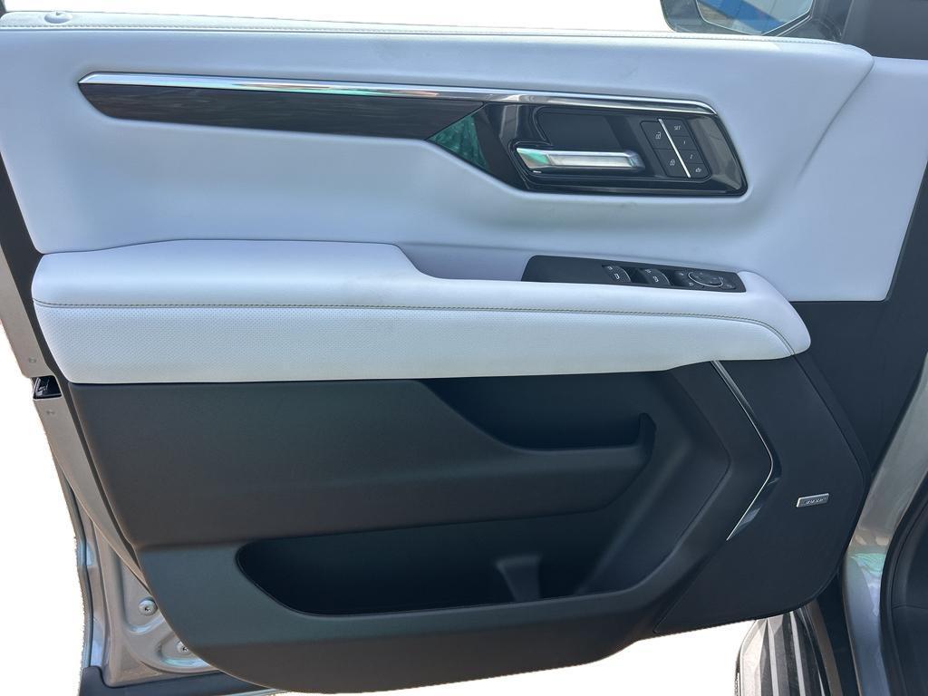 new 2025 Chevrolet Tahoe car, priced at $76,290