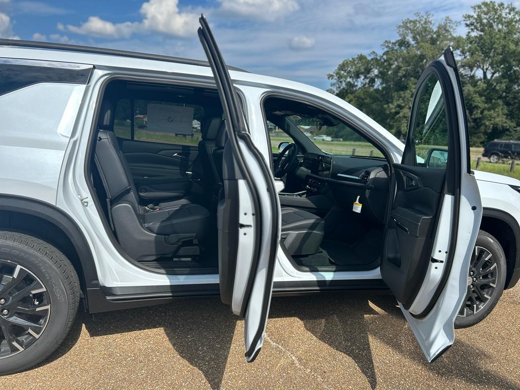 new 2026 Chevrolet Traverse car, priced at $49,000