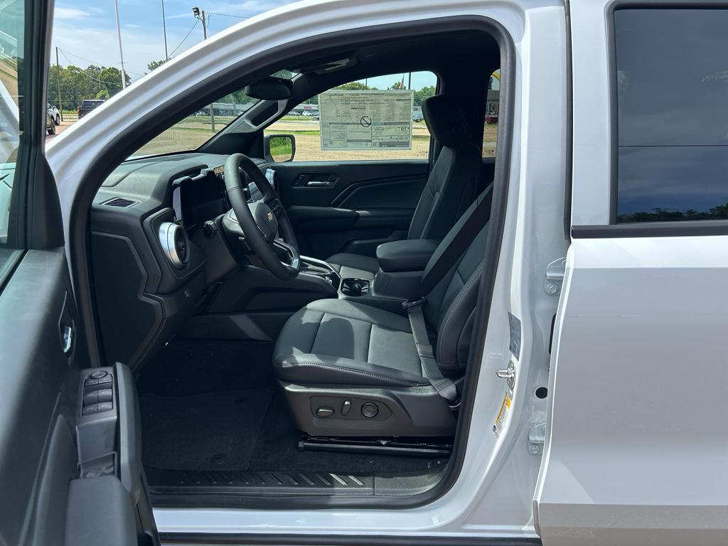 new 2025 Chevrolet Colorado car, priced at $43,880