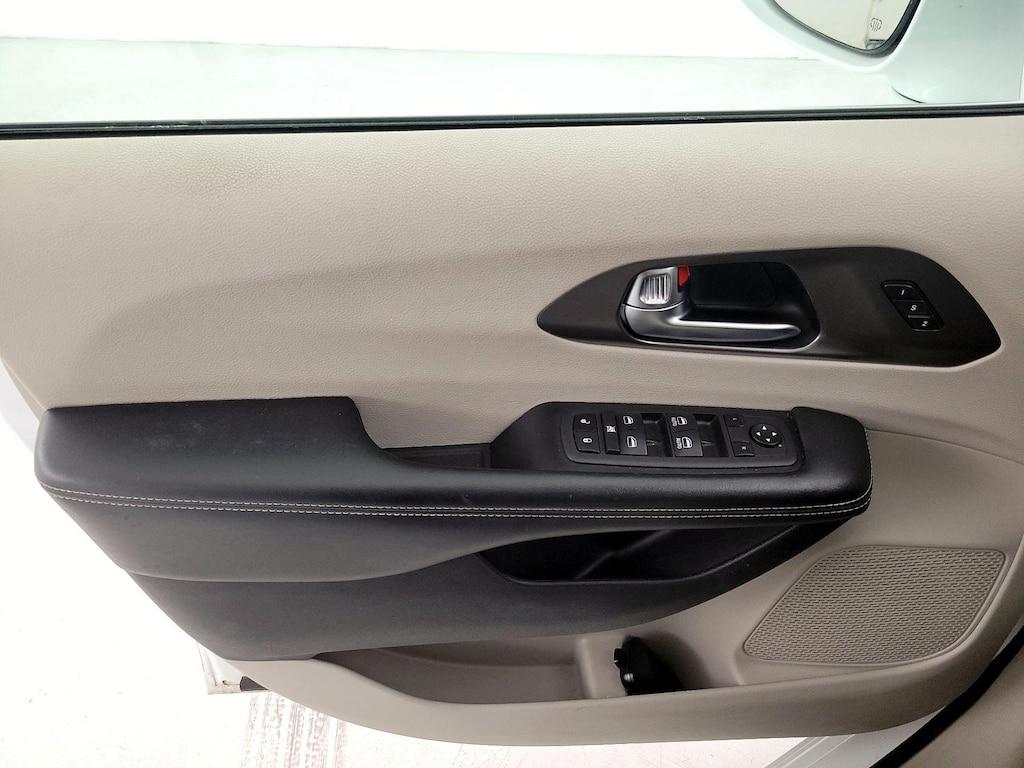 used 2021 Chrysler Pacifica car, priced at $26,998