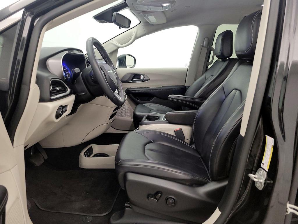 used 2023 Chrysler Pacifica car, priced at $25,998