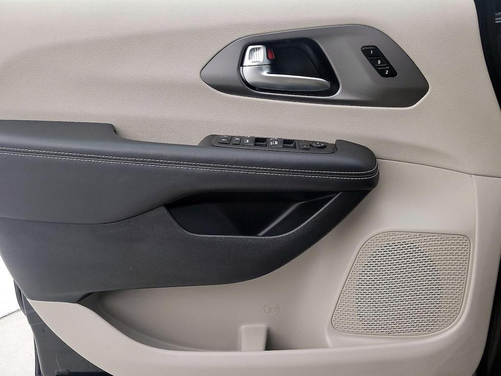 used 2023 Chrysler Pacifica car, priced at $25,998