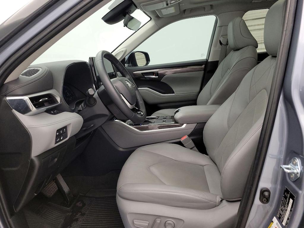 used 2023 Toyota Highlander car, priced at $45,998
