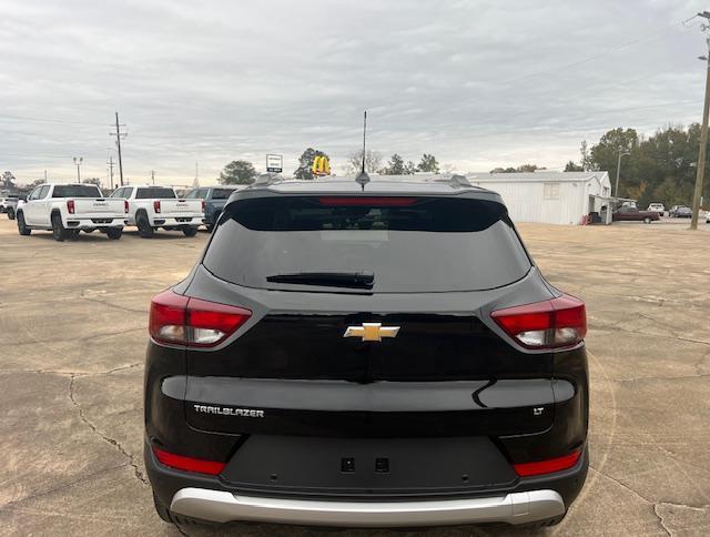 new 2025 Chevrolet TrailBlazer car, priced at $28,575