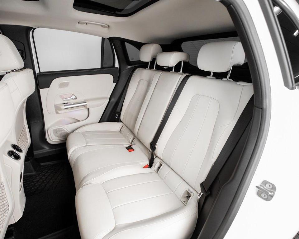 used 2025 Mercedes-Benz GLA 250 car, priced at $40,995