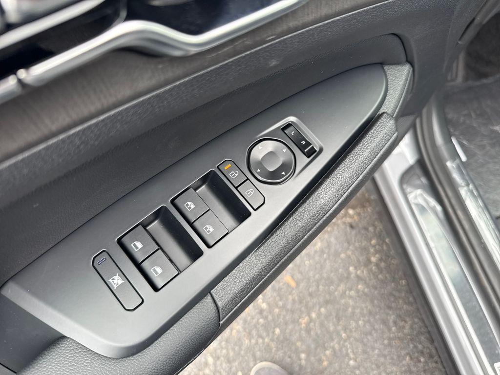 new 2026 Kia Sportage Plug-In Hybrid car, priced at $42,276