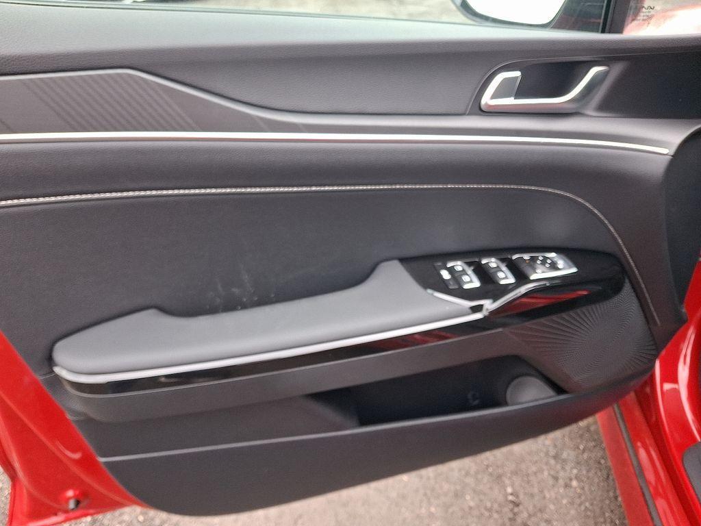 new 2025 Kia K5 car, priced at $29,498