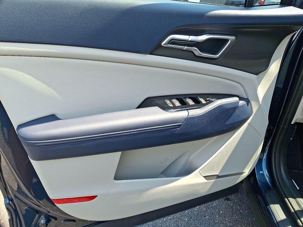 new 2025 Kia Sportage Hybrid car, priced at $34,773